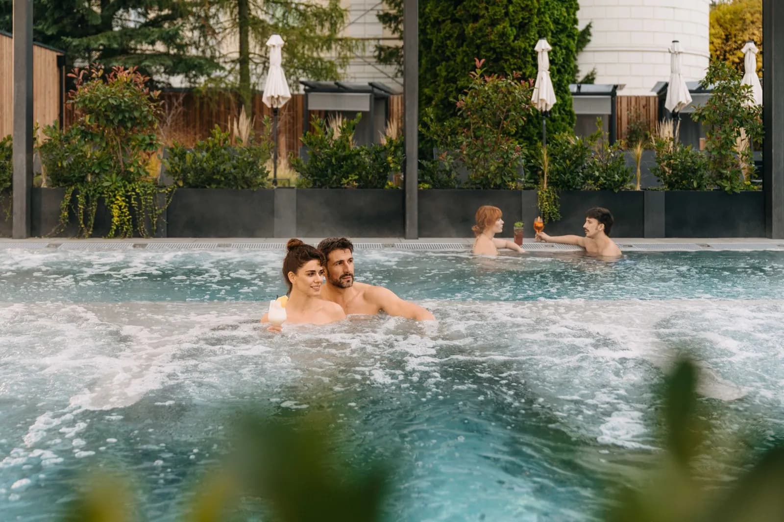 Relaxace v termálním bazénu wellness Infinit Sen