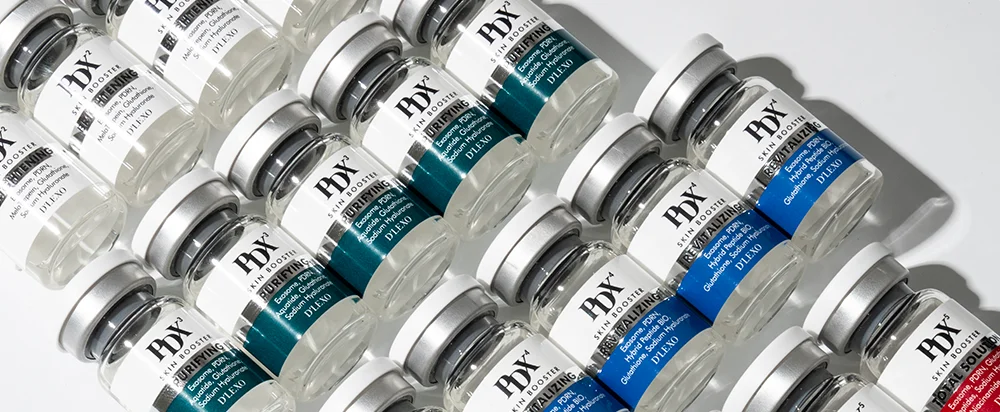 Řada lahviček D’LEXO PDX³ Skin Booster Purifying v šikmých řadách